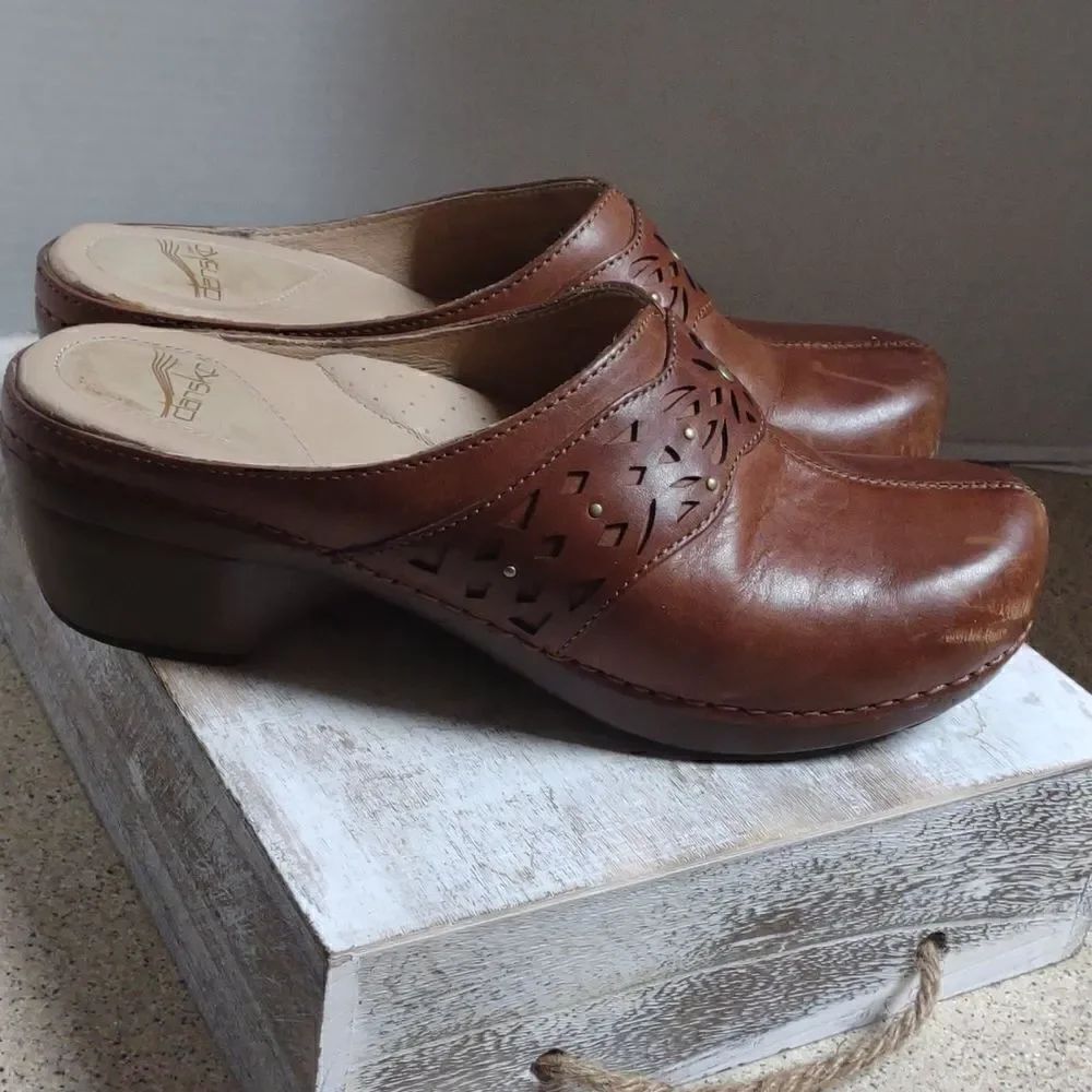 👍  Dansko Clogs Size 40.  A14